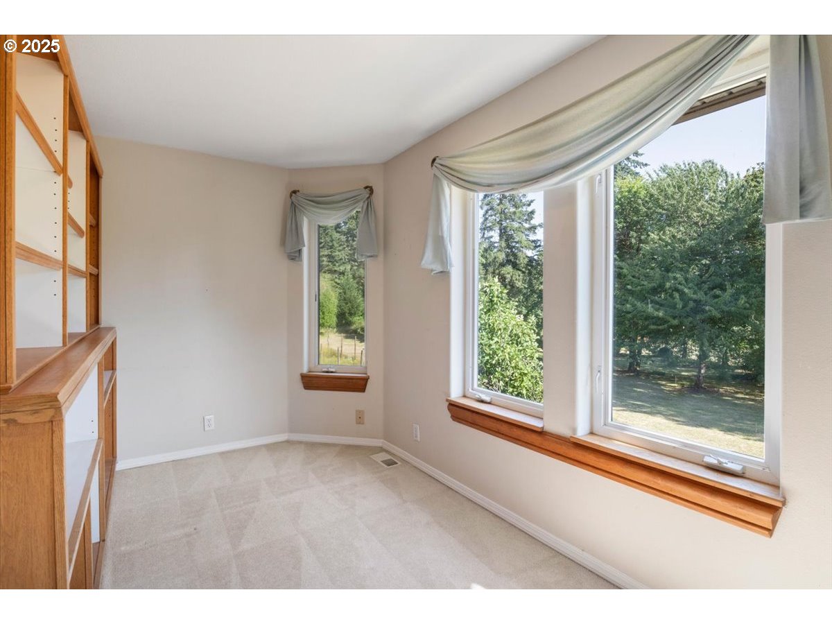 41715 Miles Lane Lebanon, OR 97355 - Photo 41 of 48