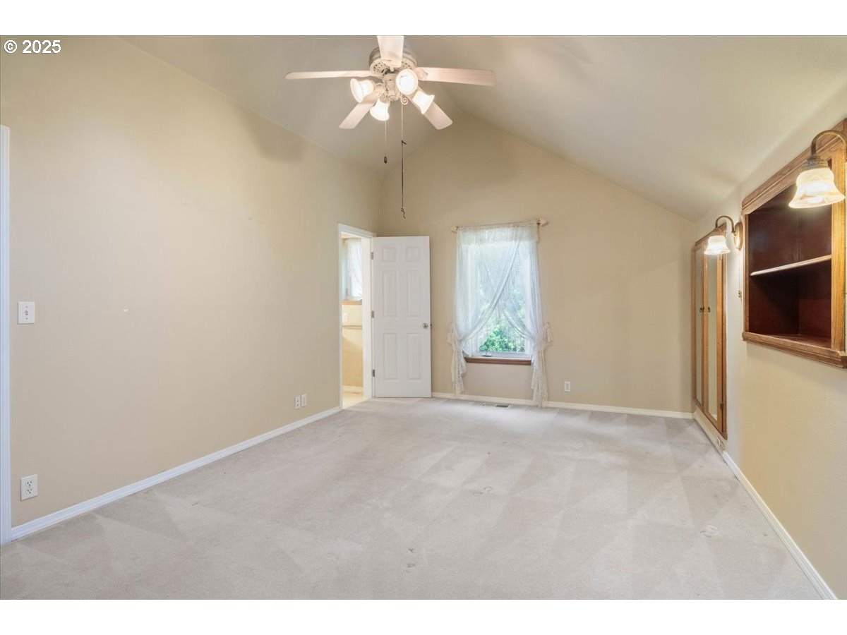 41715 Miles Lane Lebanon, OR 97355 - Photo 45 of 48