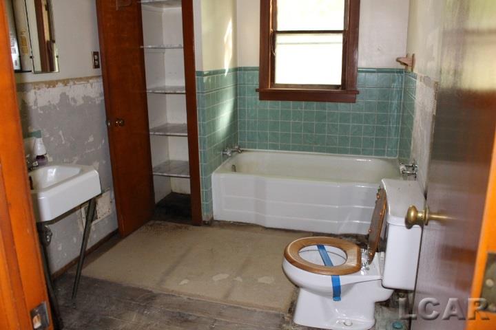 205 Jackson Street Clinton, MI 49236 - Photo 9 of 17 31265905-8.JPG