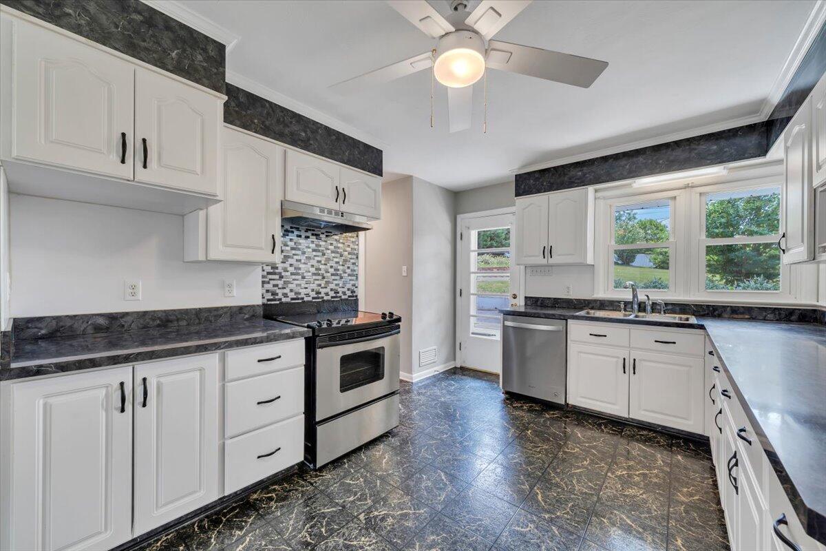 4962 Bower Road Roanoke, VA 24018 - Photo 16 of 55 16-MIB01546