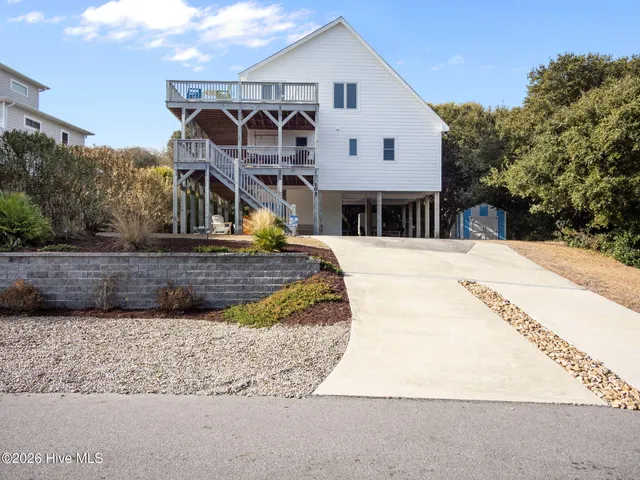 $939,000 | 105 Ocean Oaks Drive, Emerald Isle, NC 28594