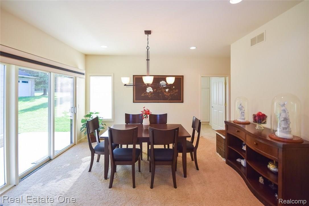 1825 Silver Bell Road Rochester, MI 48306 - Photo 12 of 61 13.jpg