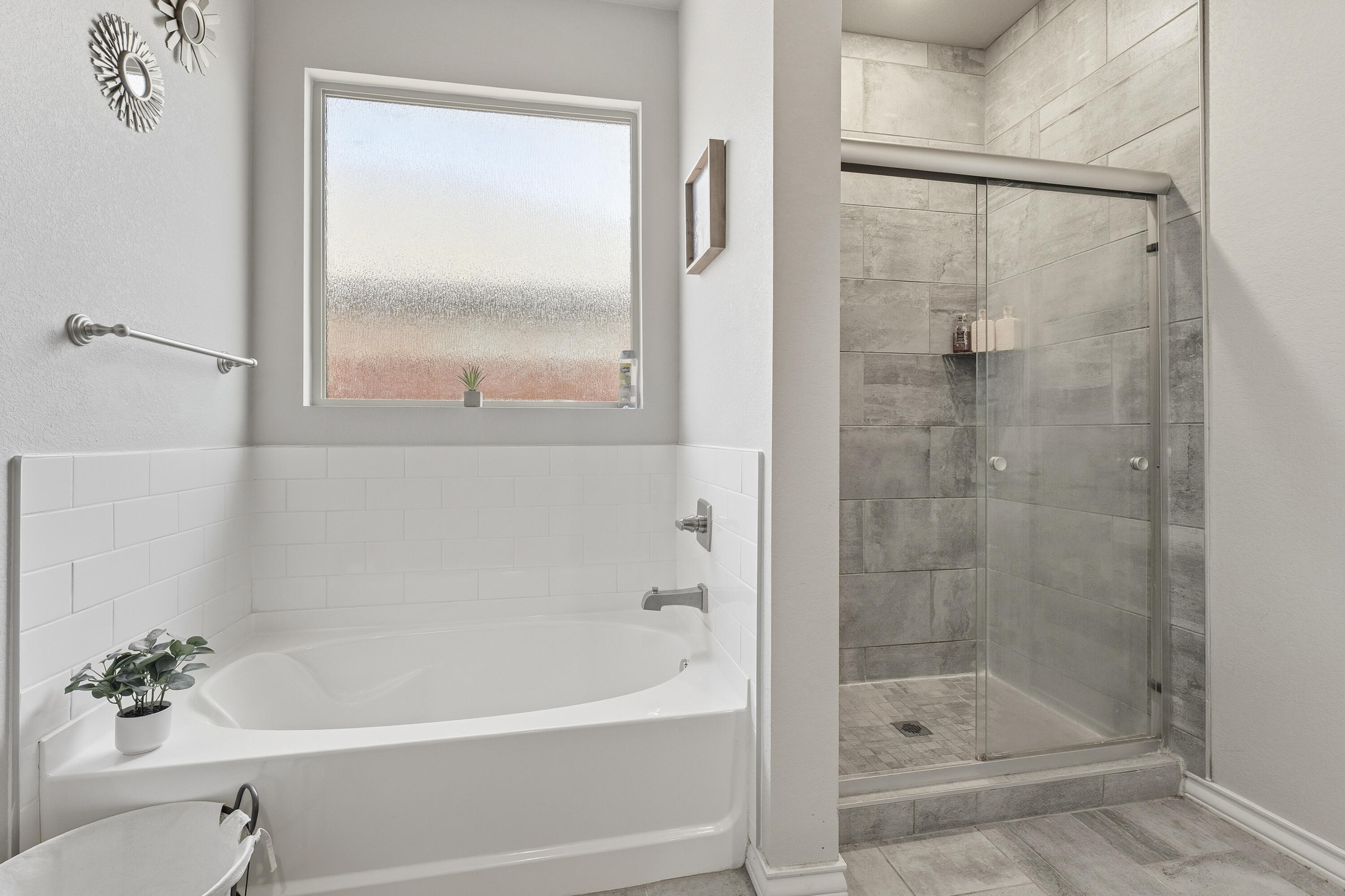 819 North 3rd Street Wolfforth, TX 79382 - Photo 17 of 31 a bathroom with a shower and a bathtub