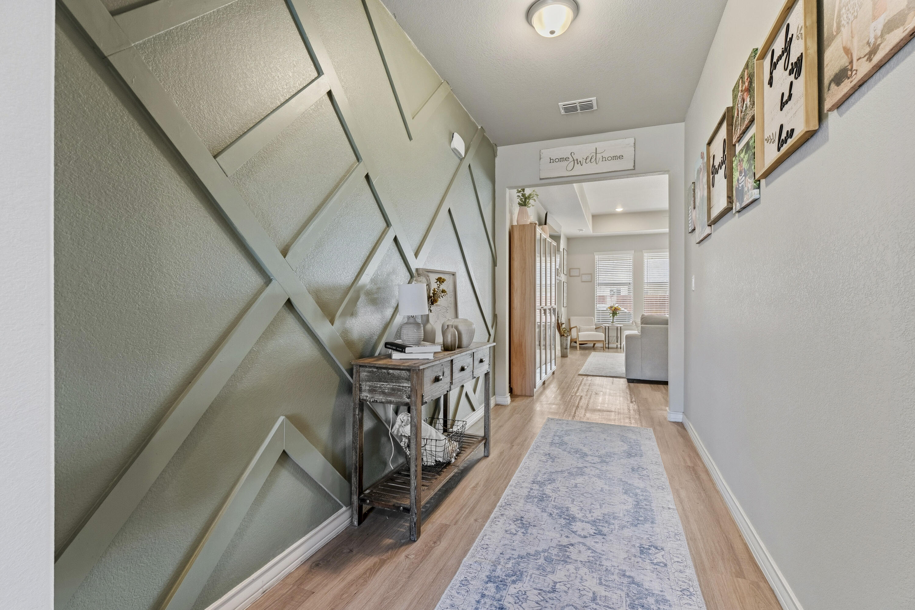 819 North 3rd Street Wolfforth, TX 79382 - Photo 4 of 31 a view of an entryway