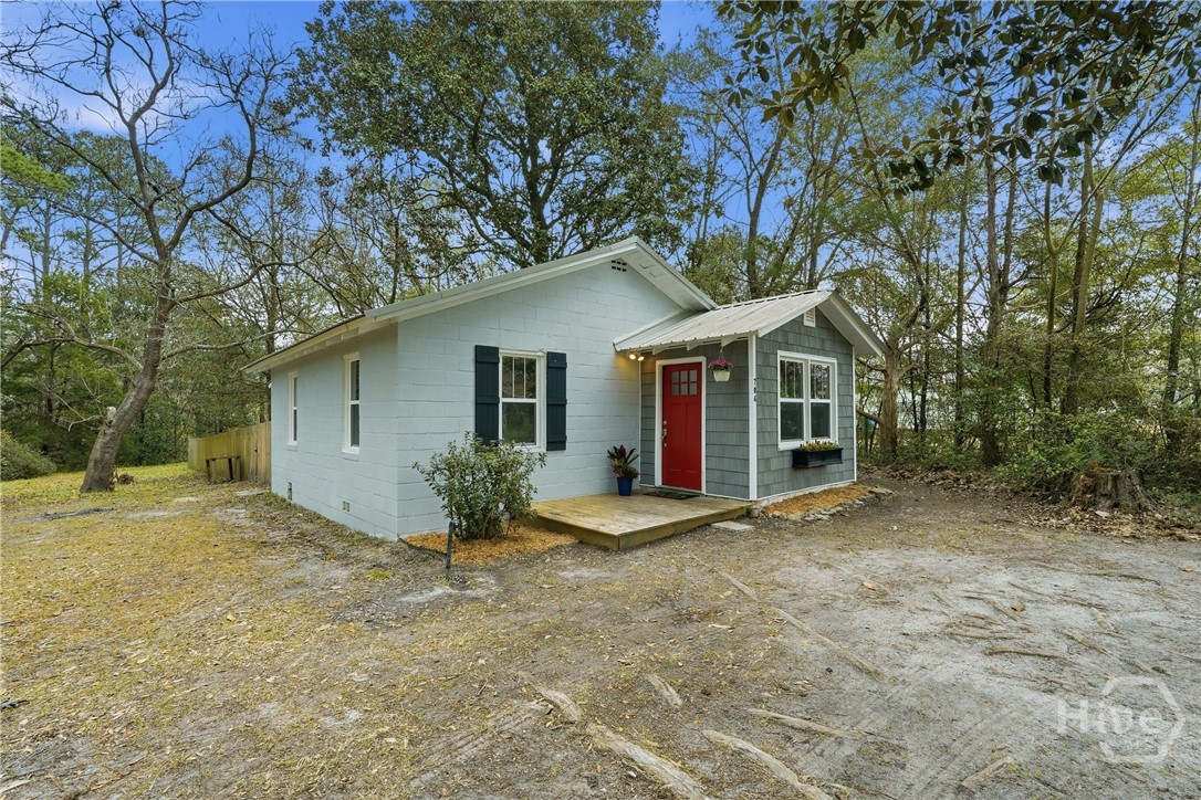 704 Lexington Avenue Rincon, GA 31326 - Photo 32 of 33 Tree closest to fence is being removed soon.
