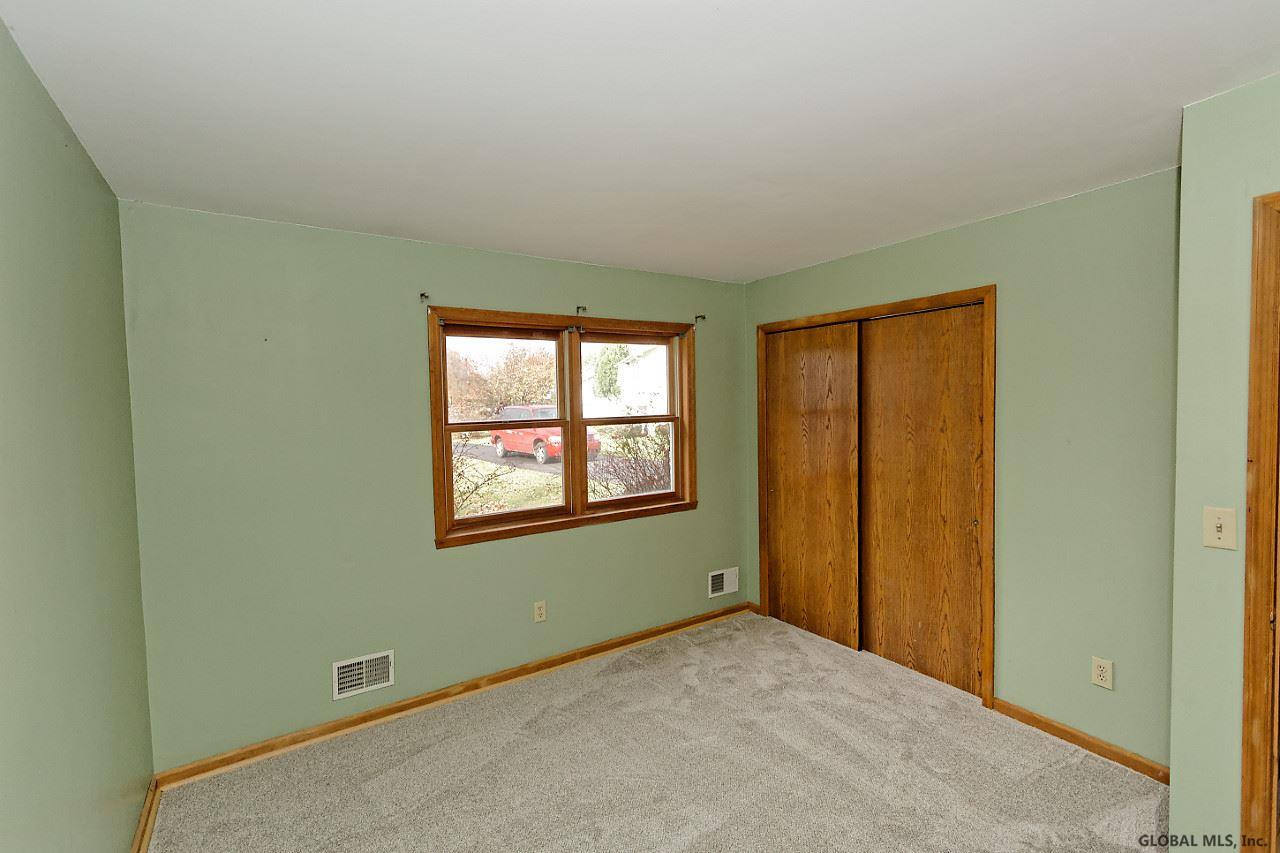 20 Dowling Road Colonie, NY 12205 - Photo 15 of 21 Photo 17