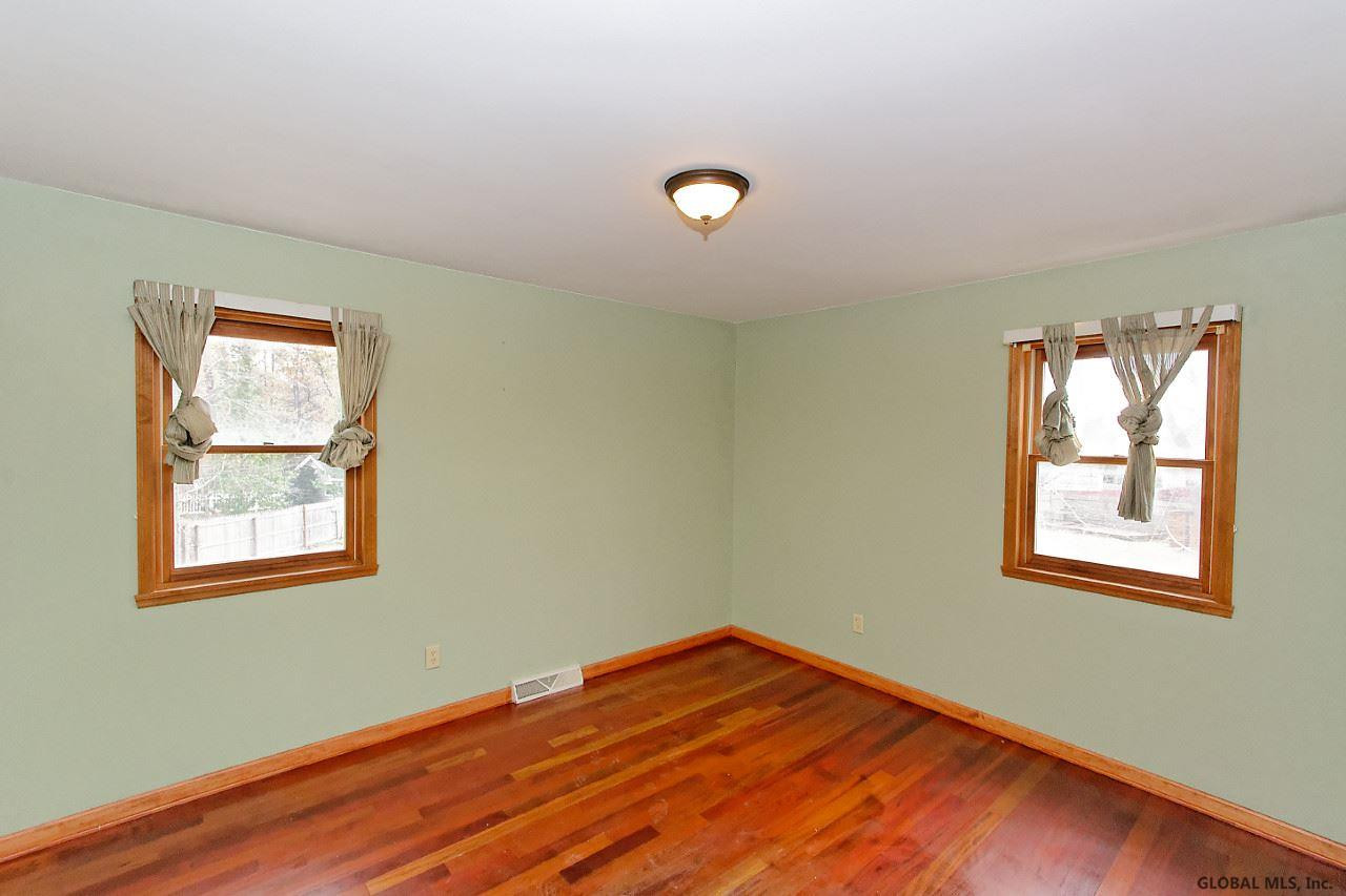 20 Dowling Road Colonie, NY 12205 - Photo 17 of 21 Photo 19