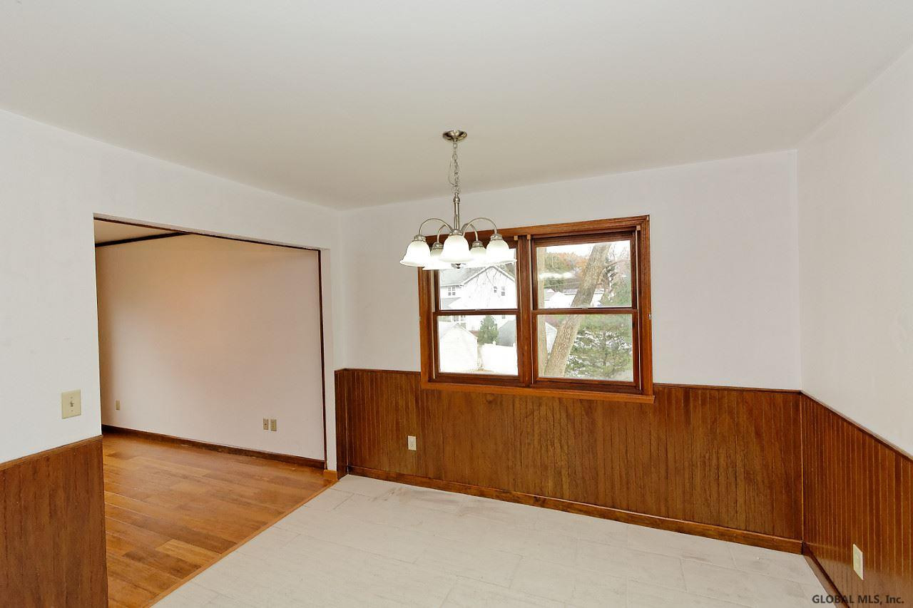 20 Dowling Road Colonie, NY 12205 - Photo 4 of 21 Photo 4