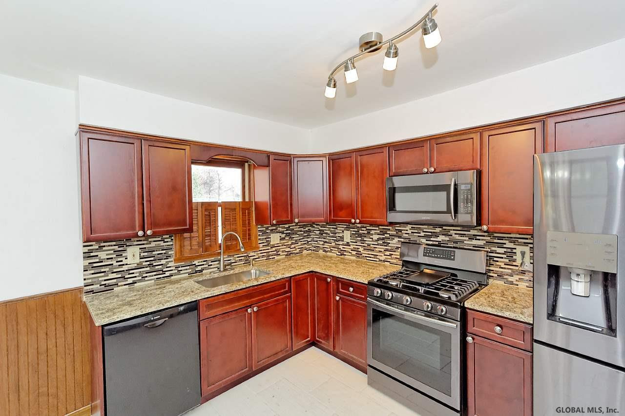 20 Dowling Road Colonie, NY 12205 - Photo 8 of 21 Photo 9