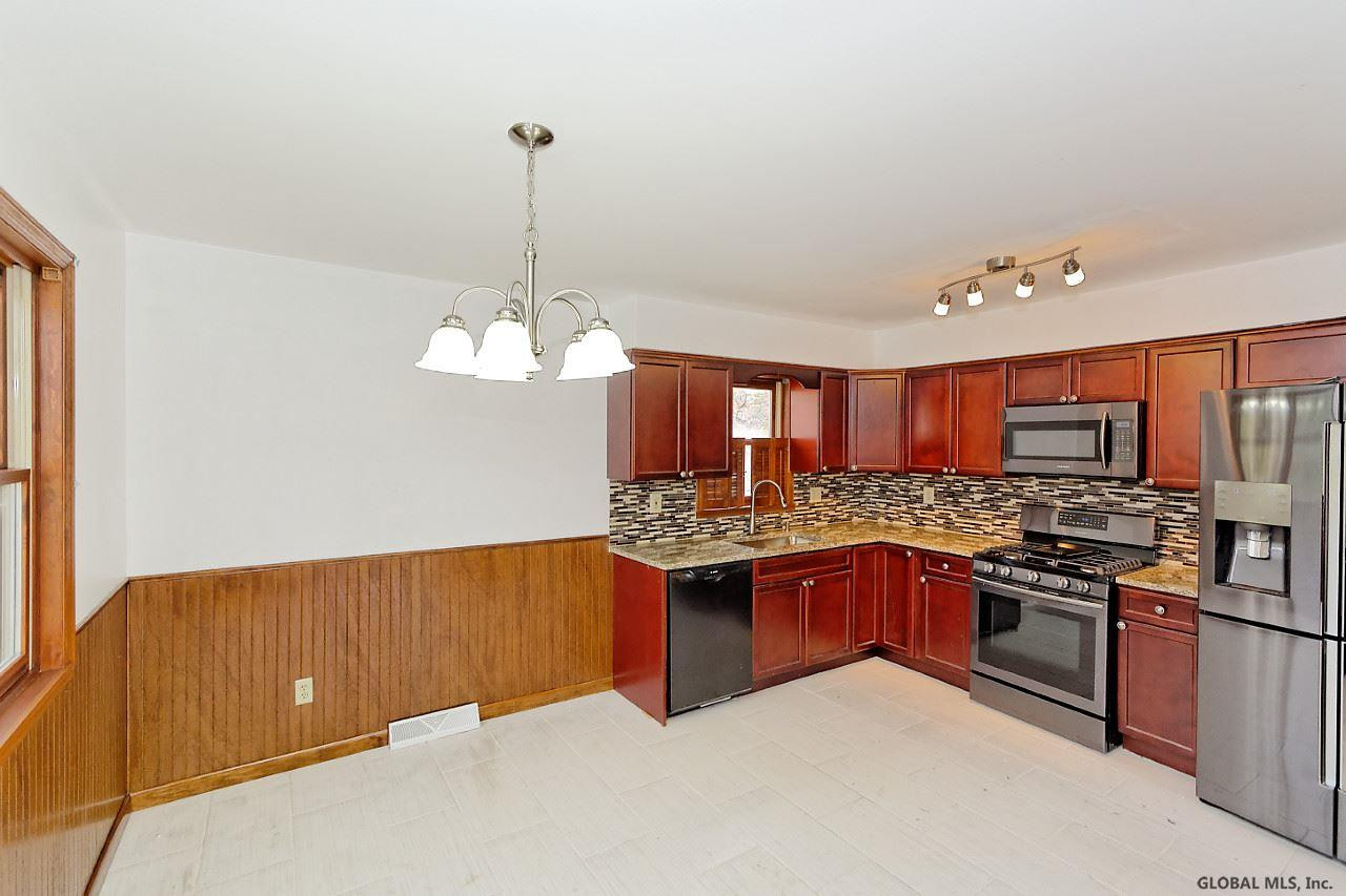 20 Dowling Road Colonie, NY 12205 - Photo 9 of 21 Photo 11