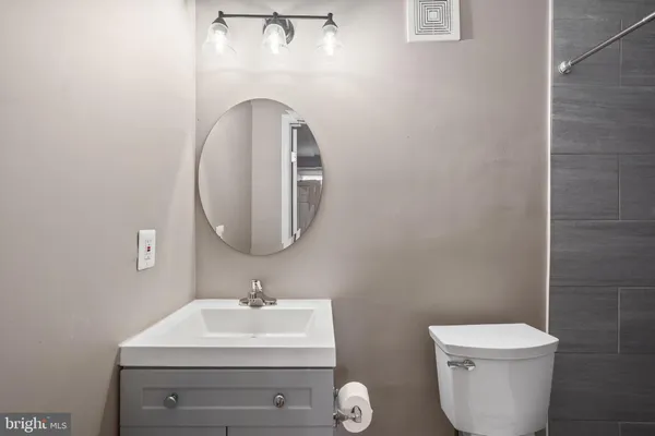 $1,700 | 1526 V Street Southeast, Unit 2, Washington, DC 20020