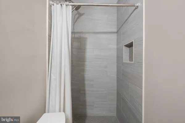 $1,700 | 1526 V Street Southeast, Unit 2, Washington, DC 20020