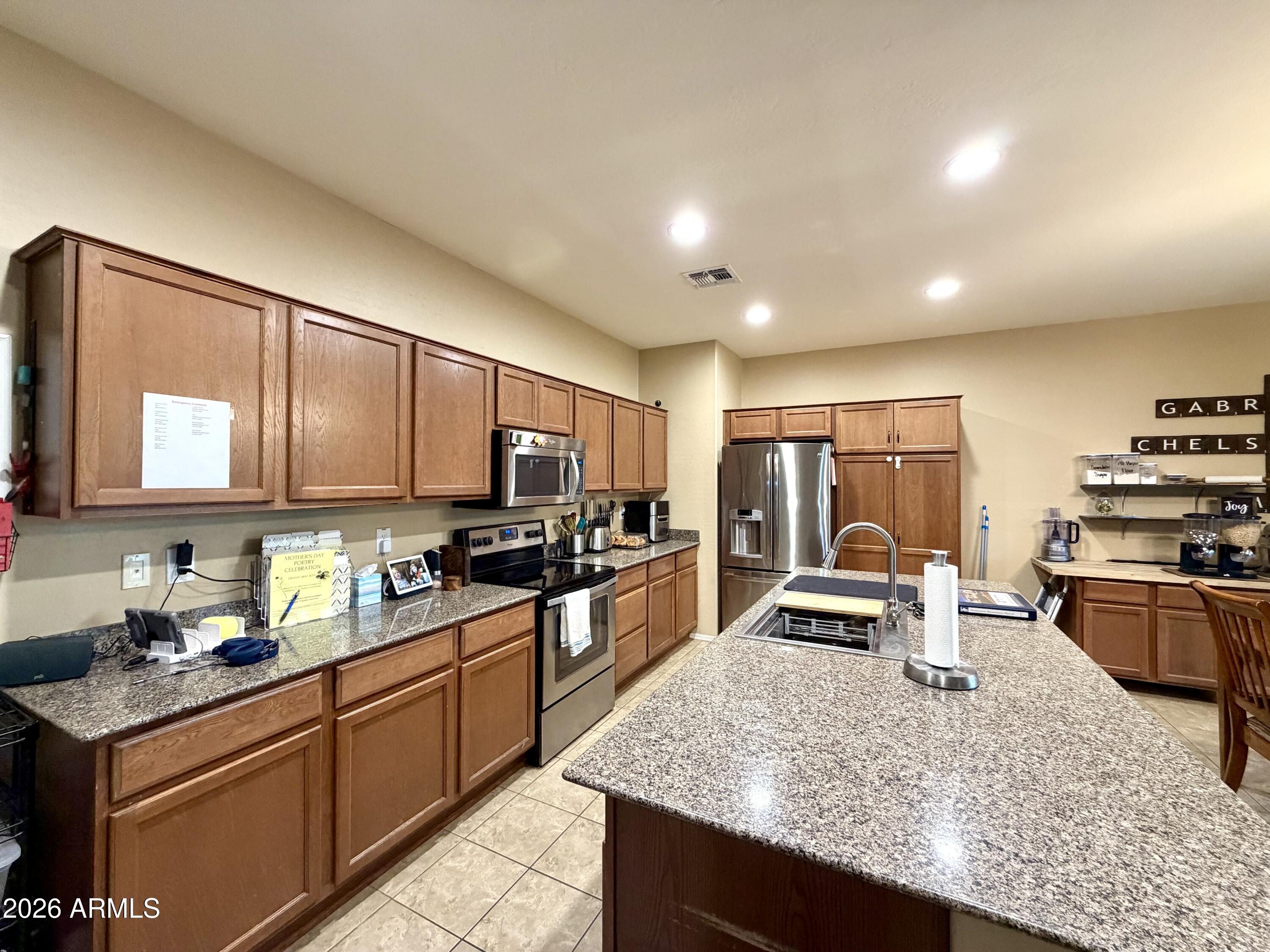 3230 East Rochelle Street Mesa, AZ 85213 - Photo 4 of 27 Kitchen