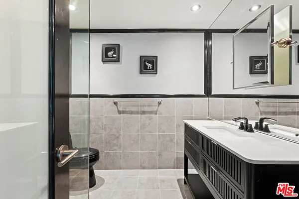 $3,750 | 1121 North Olive Drive, Unit 209, West Hollywood, CA 90069