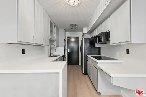 $3,750 | 1121 North Olive Drive, Unit 209, West Hollywood, CA 90069