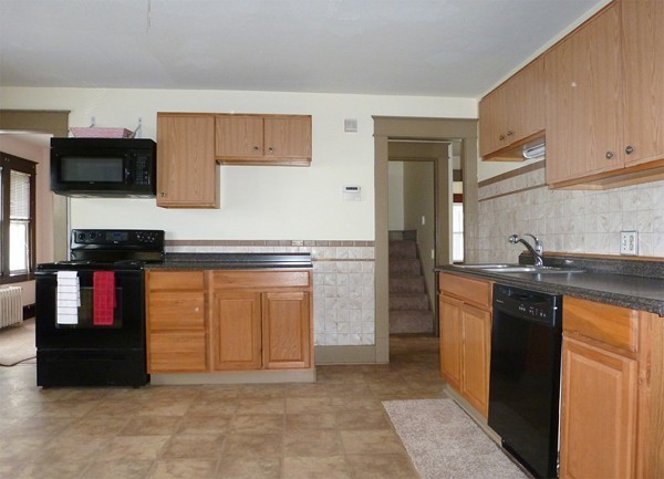 143 Almira Road Springfield, MA 01119 - Photo 3 of 21