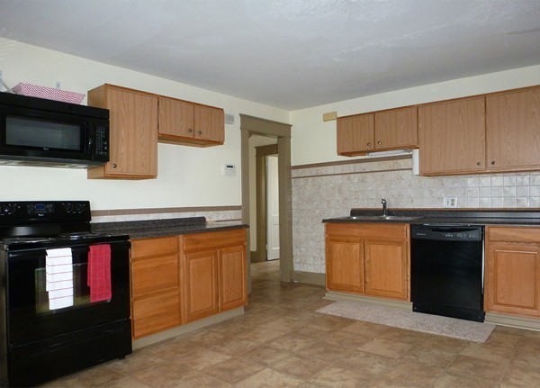 143 Almira Road Springfield, MA 01119 - Photo 5 of 21