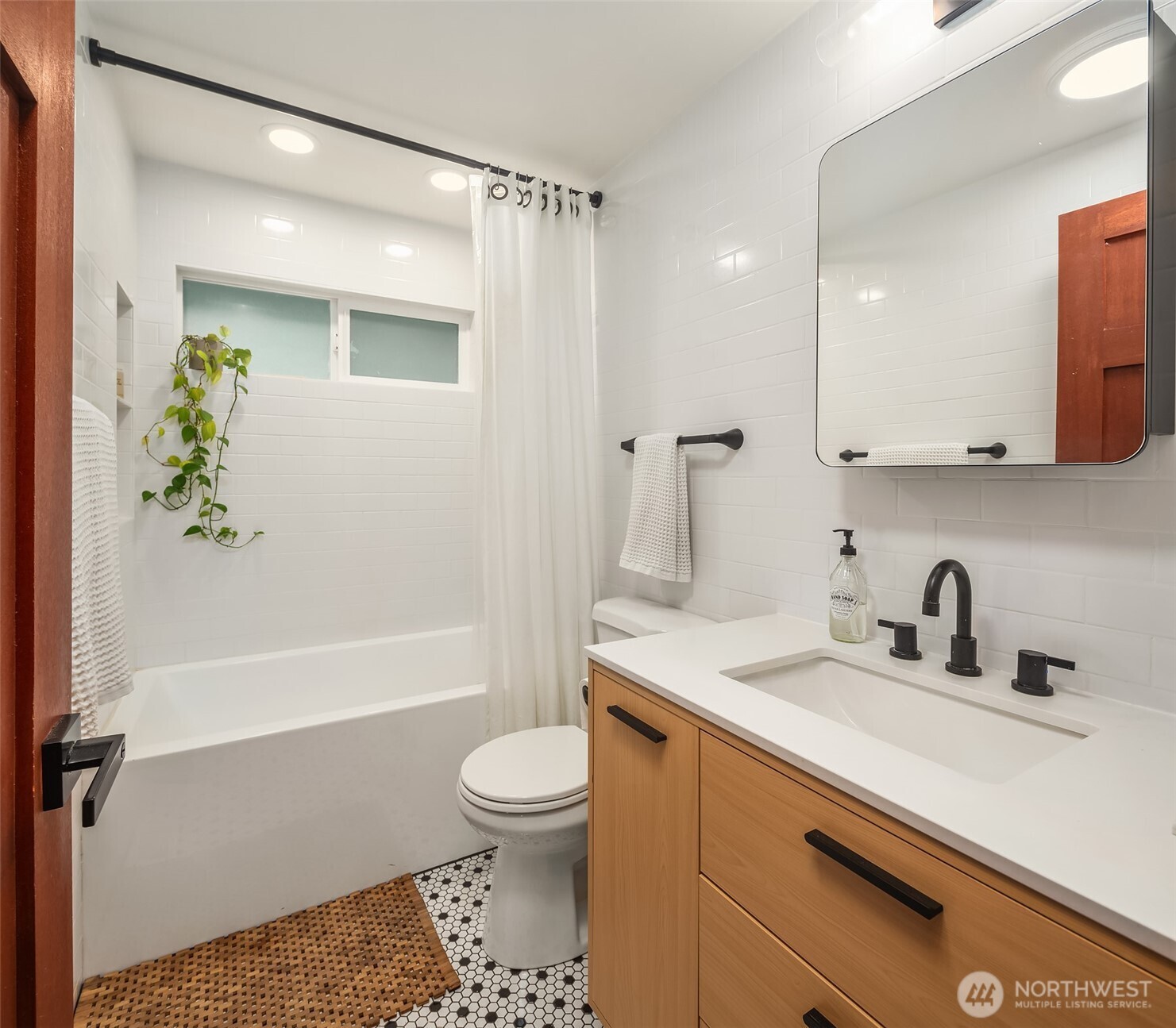7724 192nd Place Southwest Edmonds, WA 98026 - Photo 16 of 31 Gallery Image 16