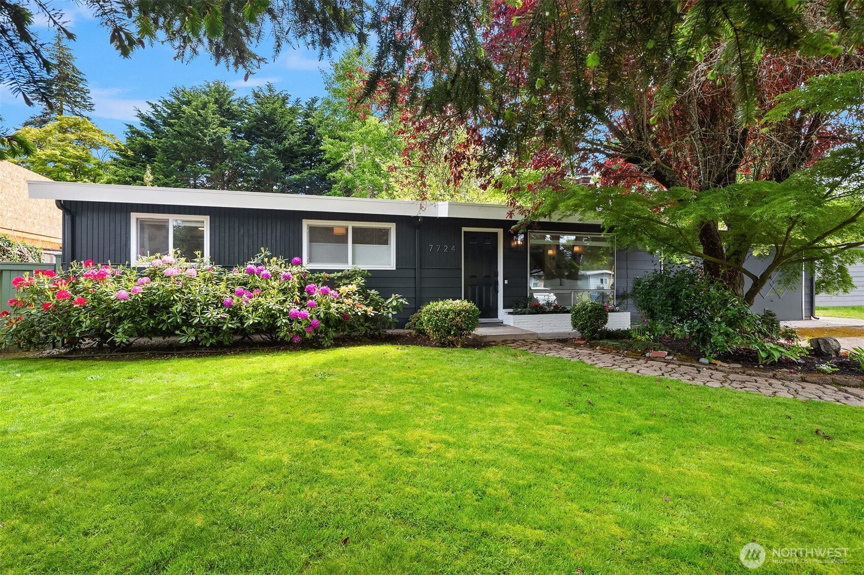 7724 192nd Place Southwest Edmonds, WA 98026 - Photo 2 of 31 Gallery Image 2