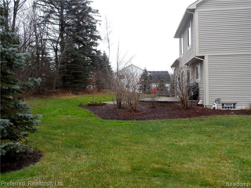 1289 Woodland Springs Drive Howell, MI 48843 - Photo 33 of 39 SAM_2587.JPG