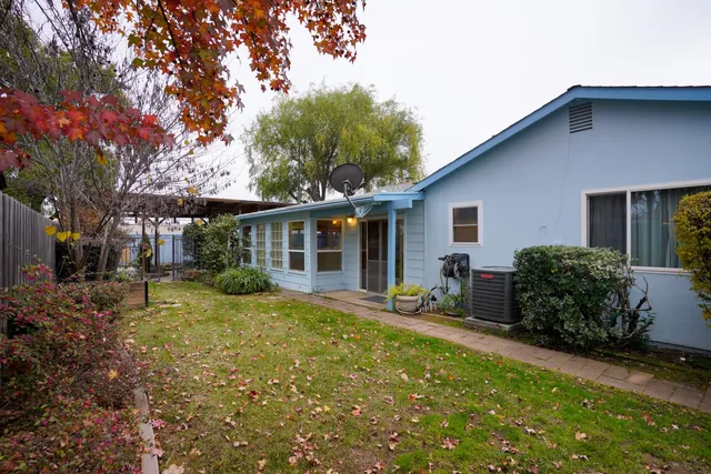 a view of a house with backyard and sitting area