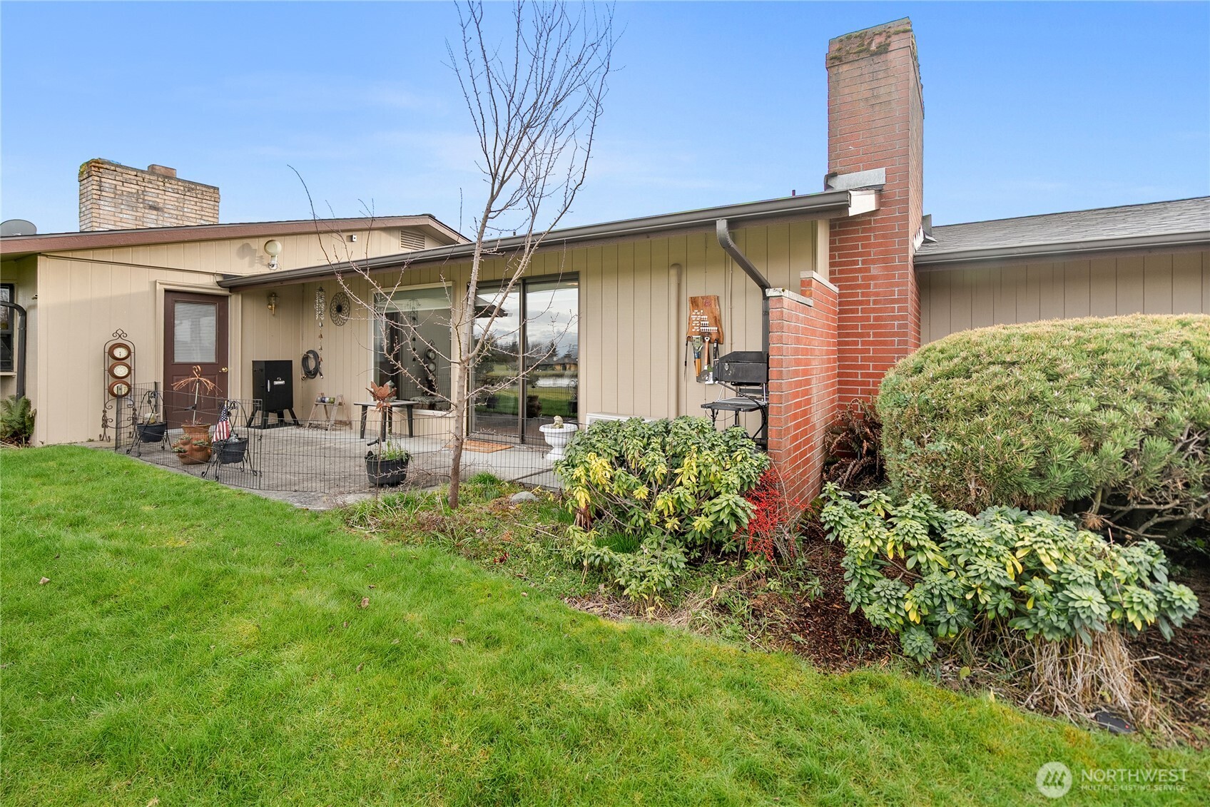 1301 South 3rd Avenue, Unit 15D Sequim, WA 98382 - Photo 18 of 26 a view of a house with patio