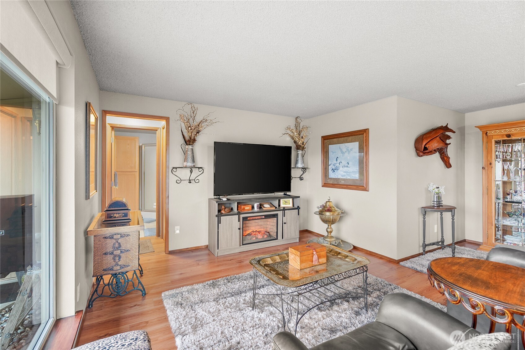1301 South 3rd Avenue, Unit 15D Sequim, WA 98382 - Photo 10 of 26 a living room with furniture and a flat screen tv