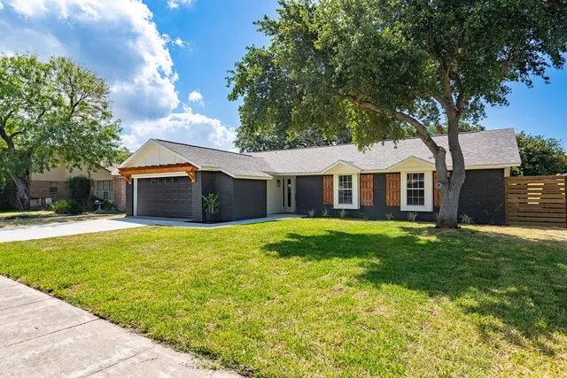 $319,000 | 2204 Live Oak Drive, Portland, TX 78374
