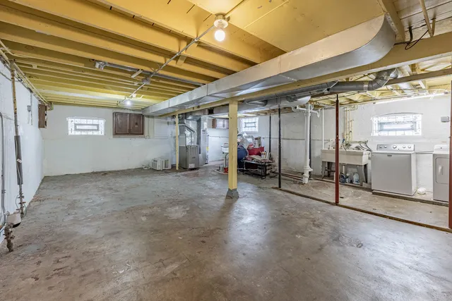 $199,900 | 18006 Oakwood Avenue, Lansing, IL 60438