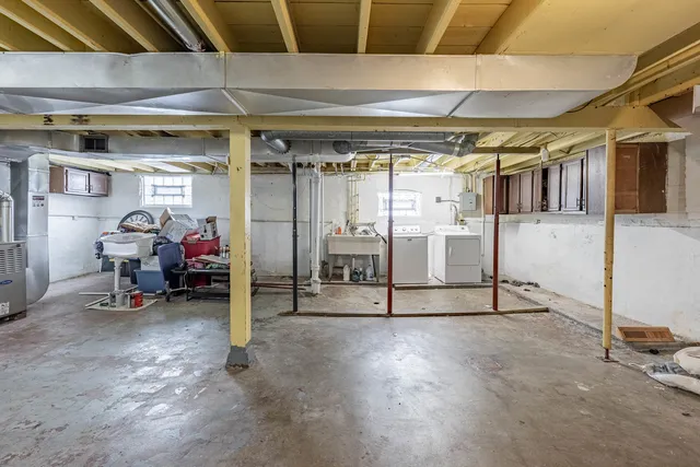 $199,900 | 18006 Oakwood Avenue, Lansing, IL 60438