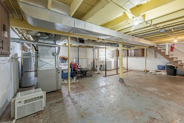 $199,900 | 18006 Oakwood Avenue, Lansing, IL 60438