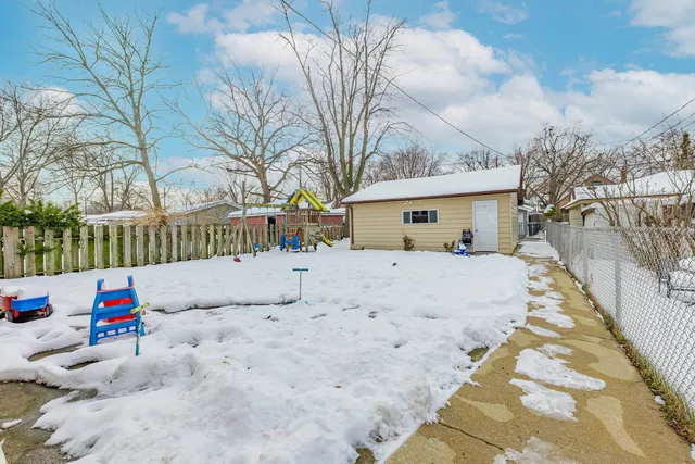 $199,900 | 18006 Oakwood Avenue, Lansing, IL 60438