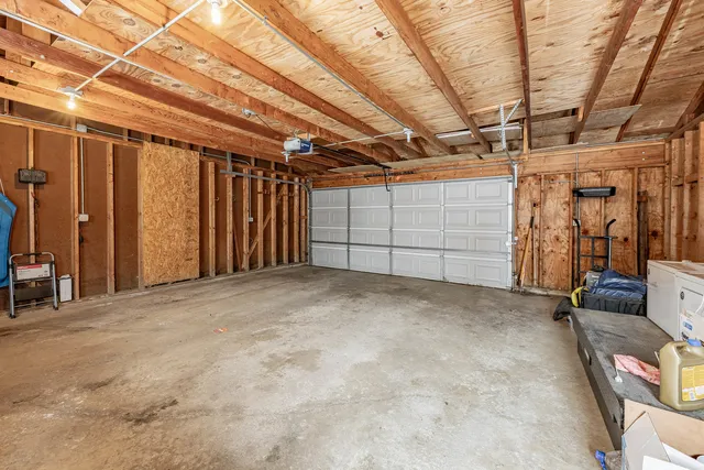 $199,900 | 18006 Oakwood Avenue, Lansing, IL 60438