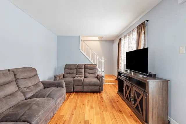 $199,900 | 18006 Oakwood Avenue, Lansing, IL 60438