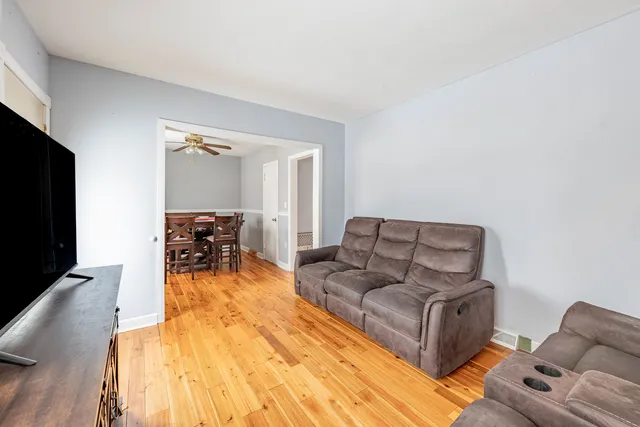 $199,900 | 18006 Oakwood Avenue, Lansing, IL 60438