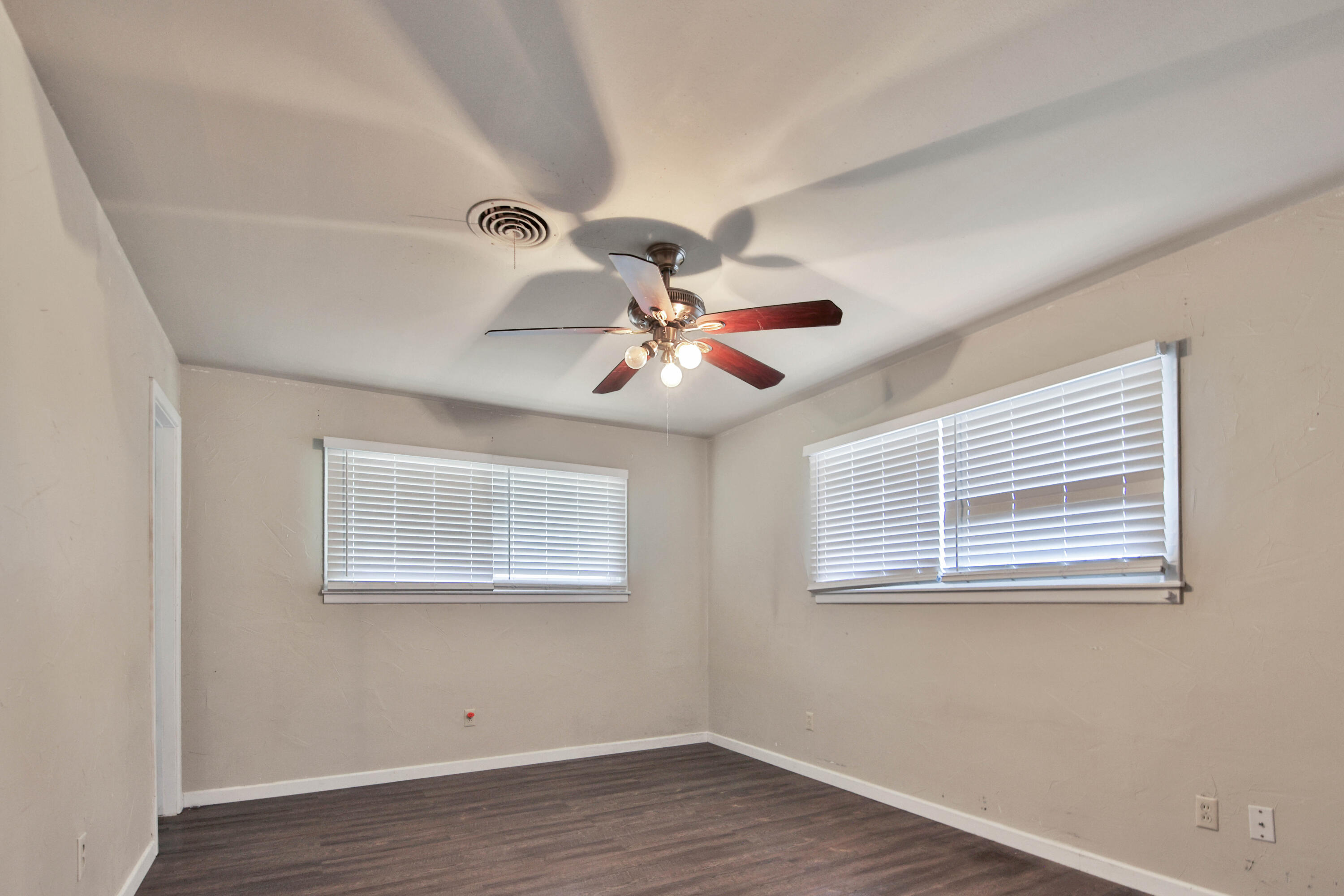 4401 28th Street Lubbock, TX 79410 - Photo 14 of 38 IMG_9872