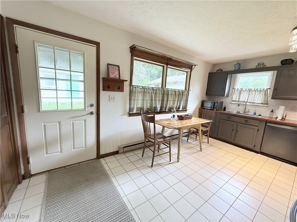 4901 Kings Creek Road Weirton, WV 26062 - Photo 5 of 28