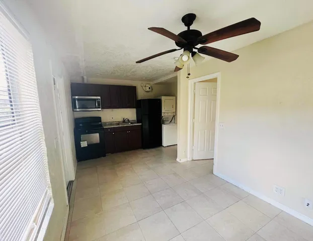 $1,200 | 901 8th Street, Unit 4, West Palm Beach, FL 33401