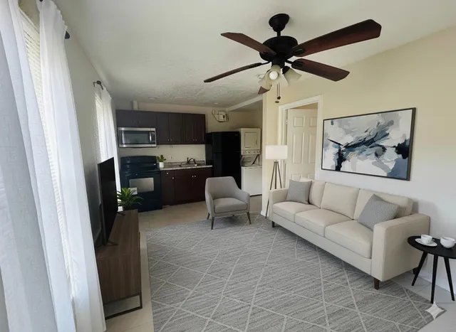 $1,200 | 901 8th Street, Unit 4, West Palm Beach, FL 33401