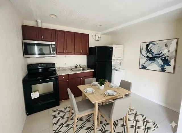 $1,200 | 901 8th Street, Unit 4, West Palm Beach, FL 33401