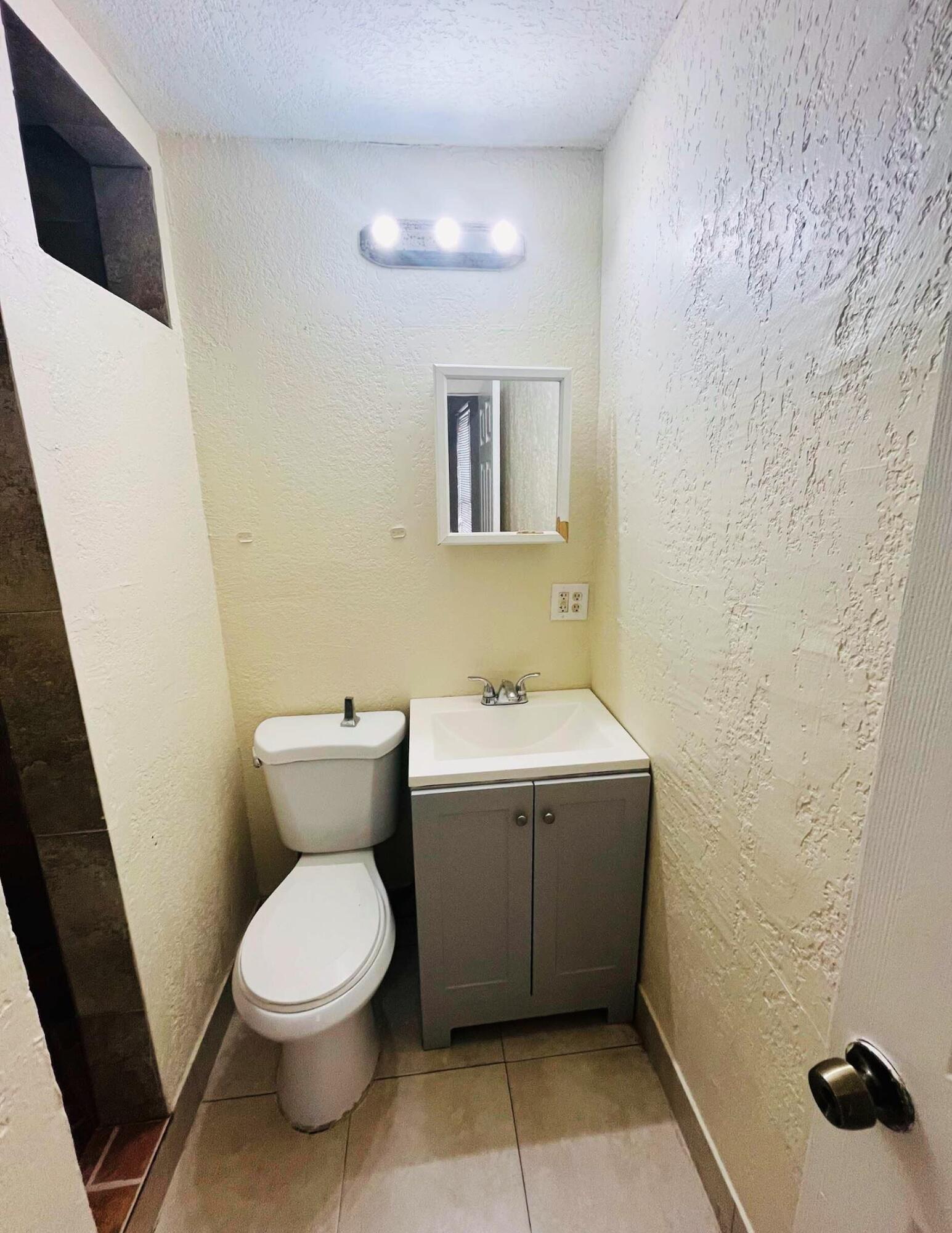 901 8th Street, Unit 4 West Palm Beach, FL 33401 - Photo 8 of 9 Bathroom