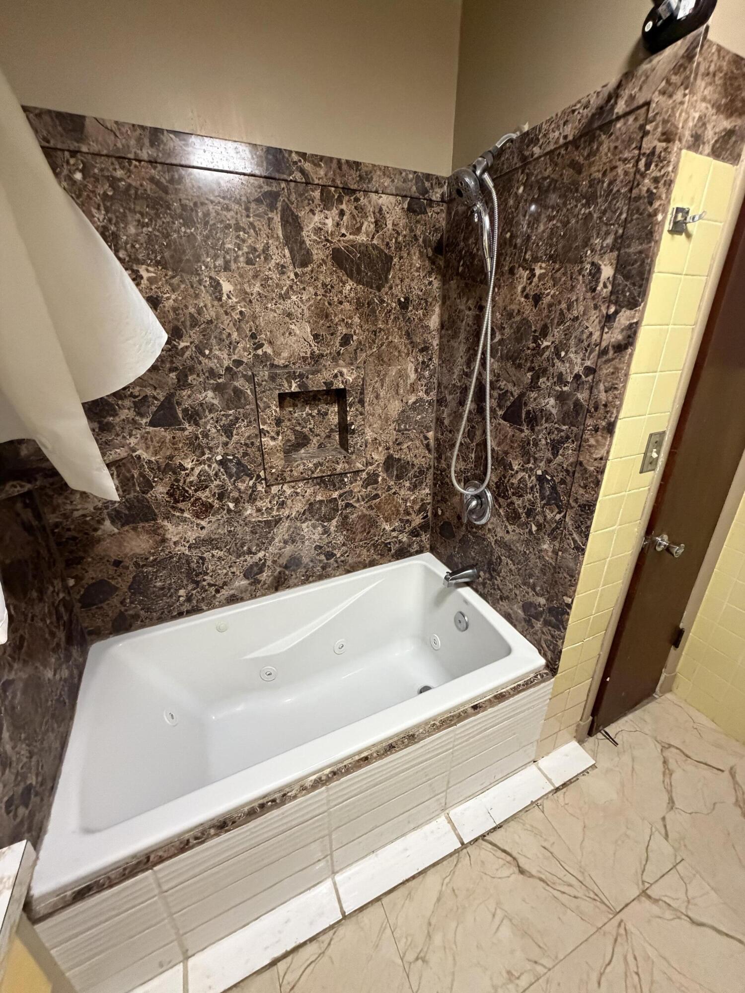 298 Bradford Road Benton Harbor, MI 49022 - Photo 11 of 27 IMG_1320