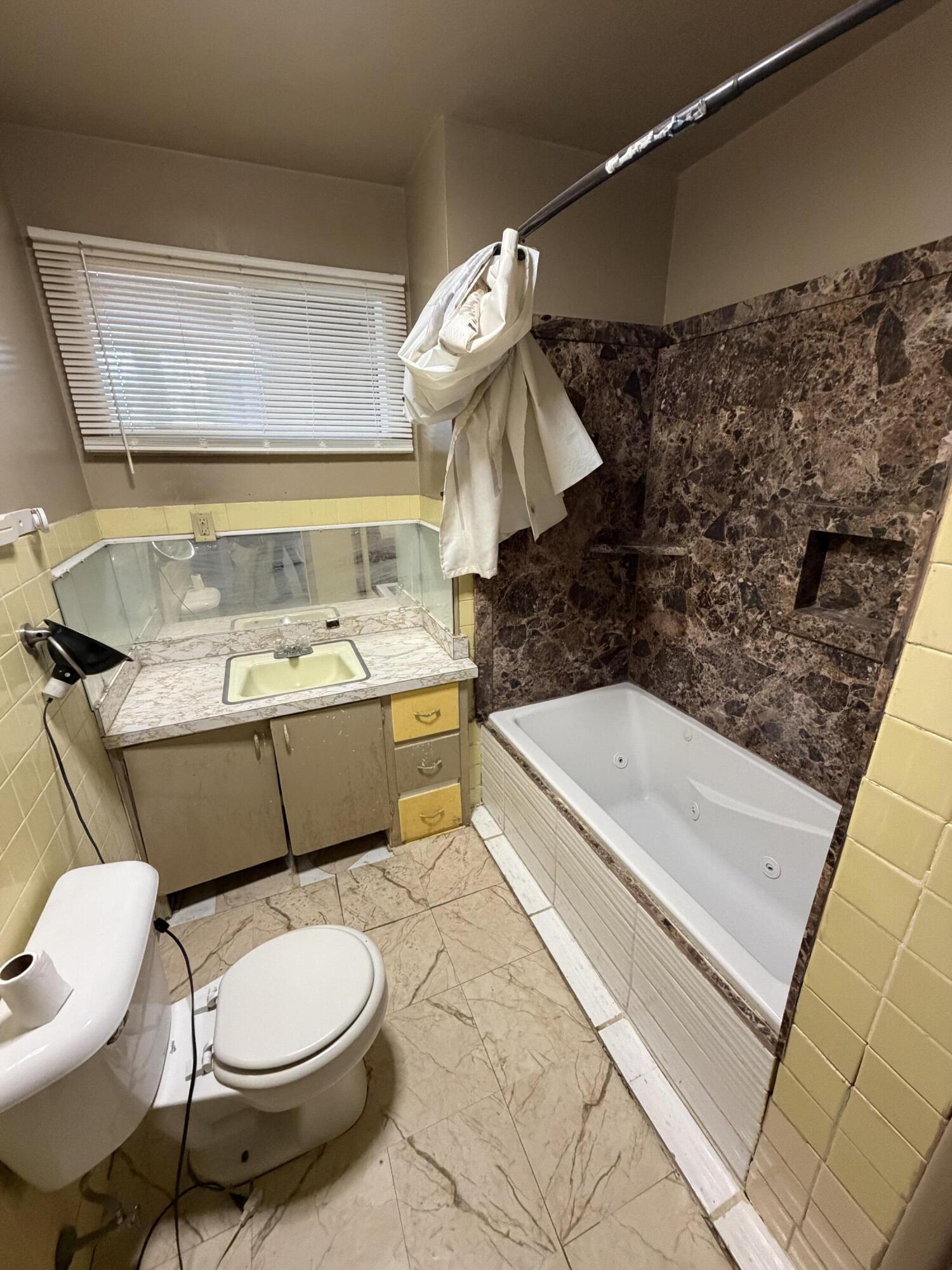 298 Bradford Road Benton Harbor, MI 49022 - Photo 12 of 27 IMG_1319