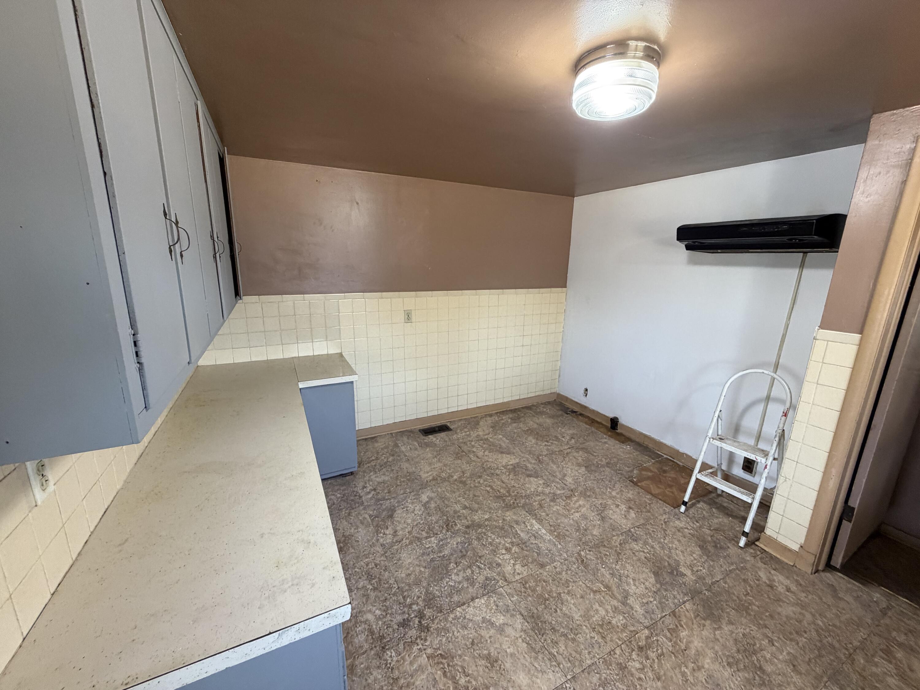 298 Bradford Road Benton Harbor, MI 49022 - Photo 14 of 27 IMG_1307