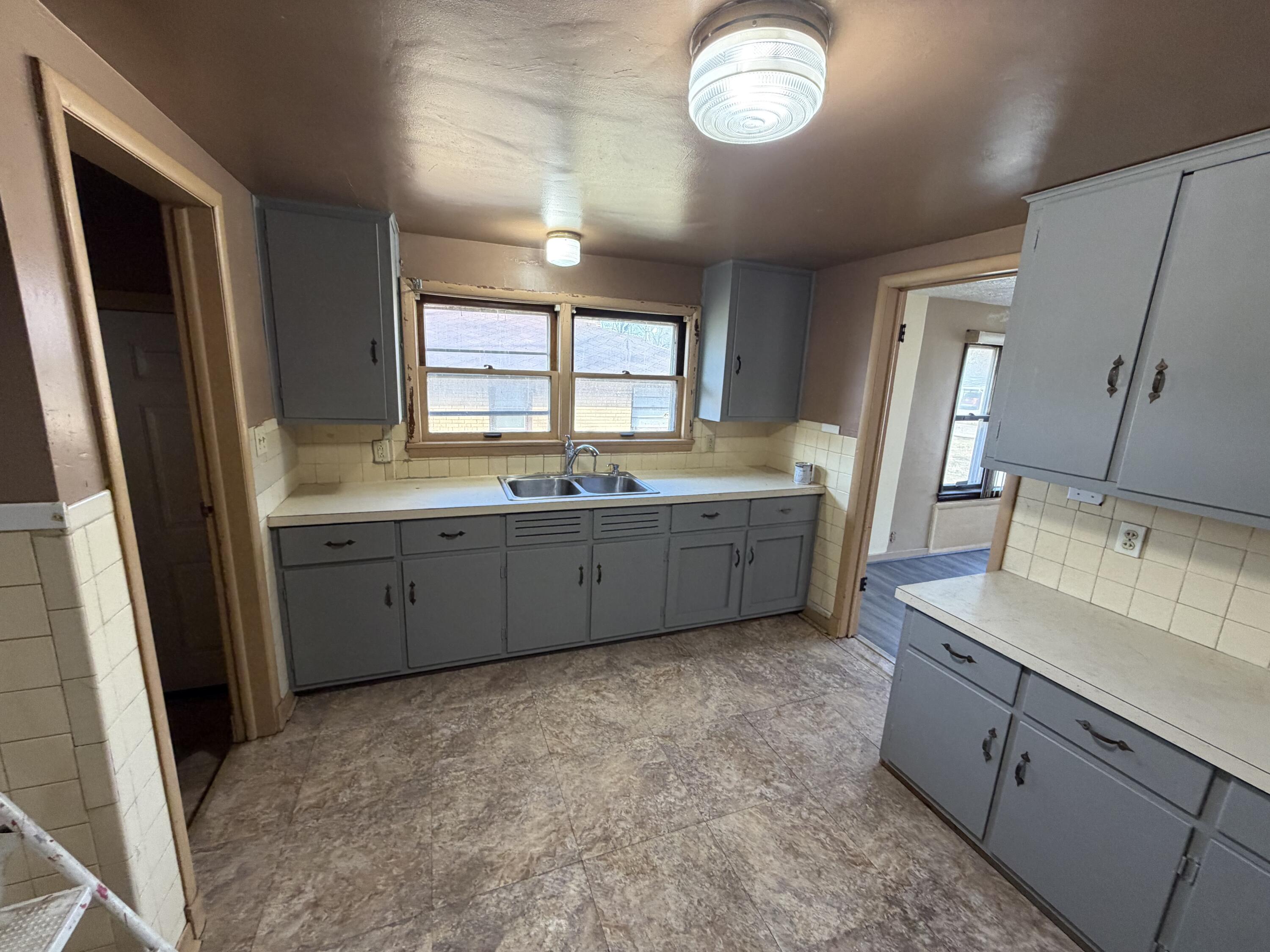 298 Bradford Road Benton Harbor, MI 49022 - Photo 15 of 27 IMG_1306