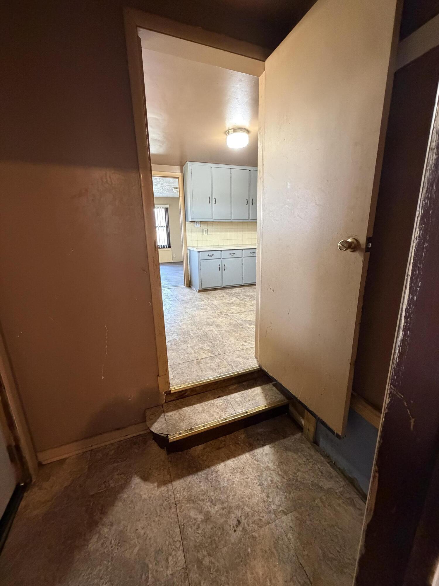 298 Bradford Road Benton Harbor, MI 49022 - Photo 17 of 27 IMG_1304