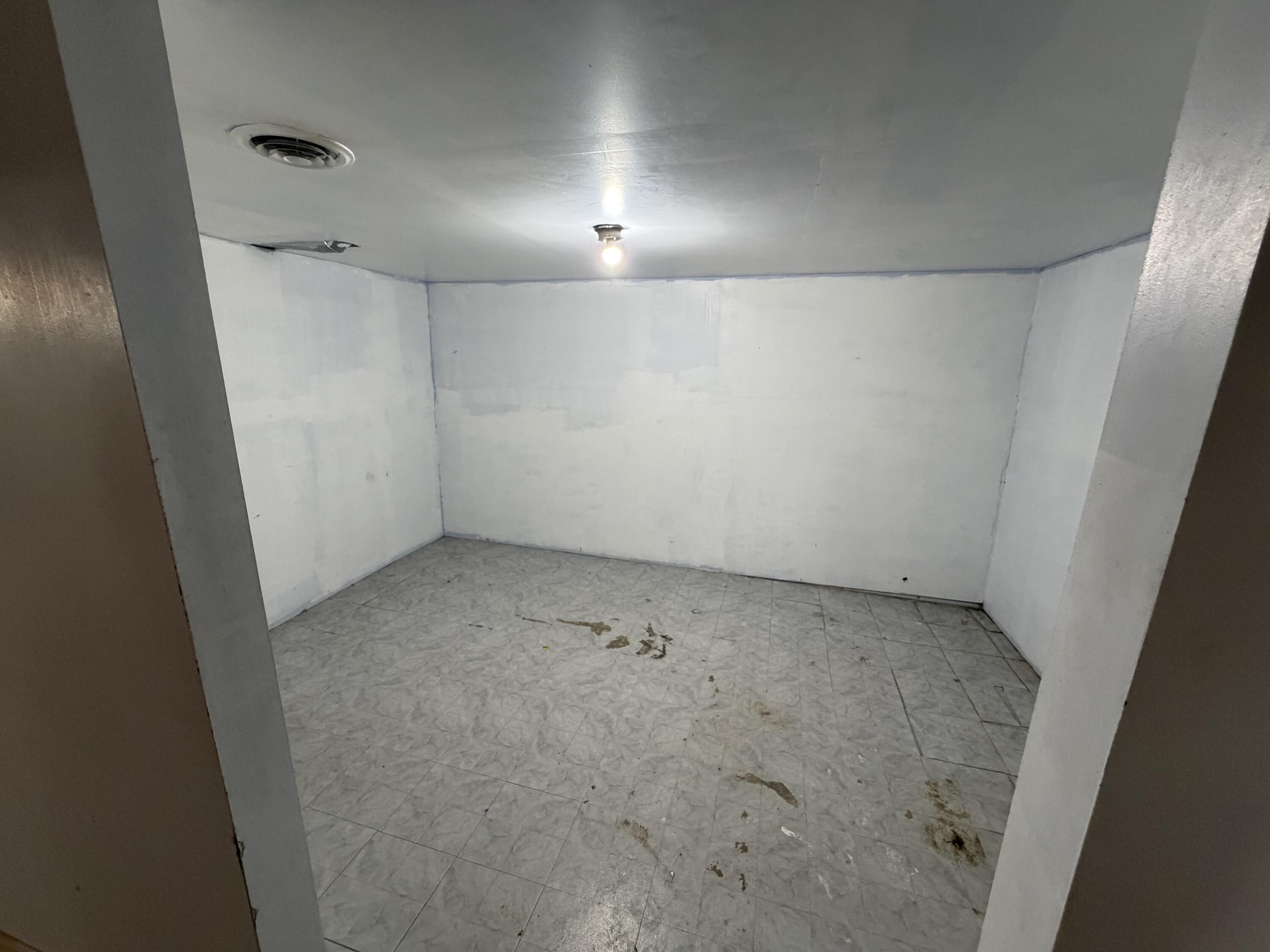 298 Bradford Road Benton Harbor, MI 49022 - Photo 22 of 27 IMG_1300