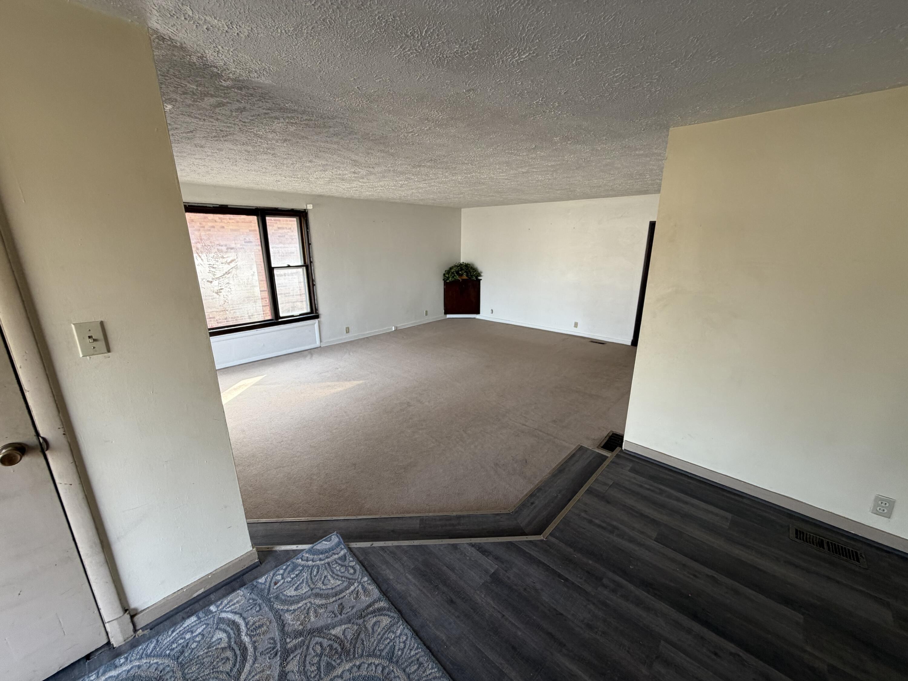 298 Bradford Road Benton Harbor, MI 49022 - Photo 3 of 27 IMG_1310