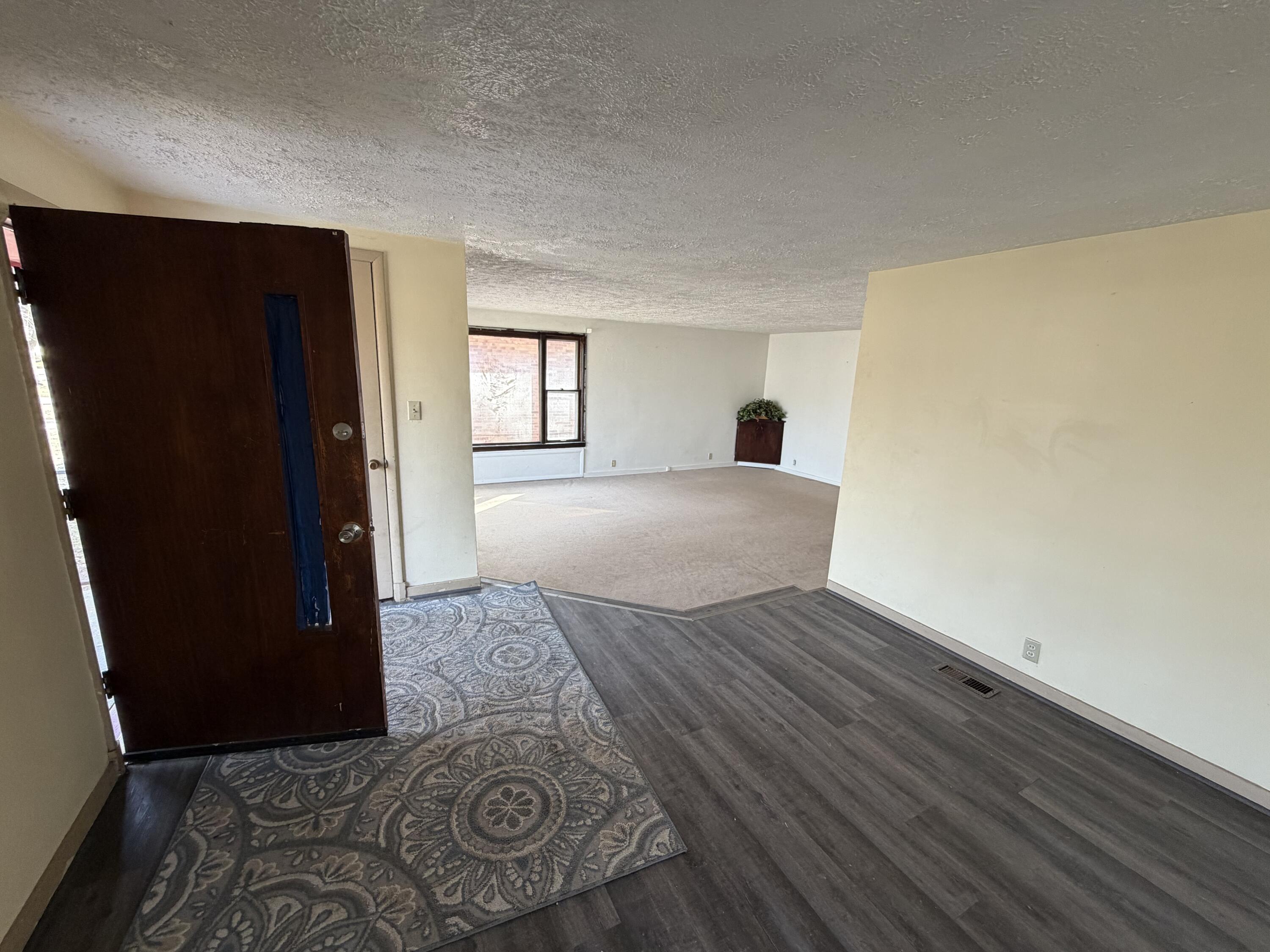 298 Bradford Road Benton Harbor, MI 49022 - Photo 4 of 27 IMG_1309