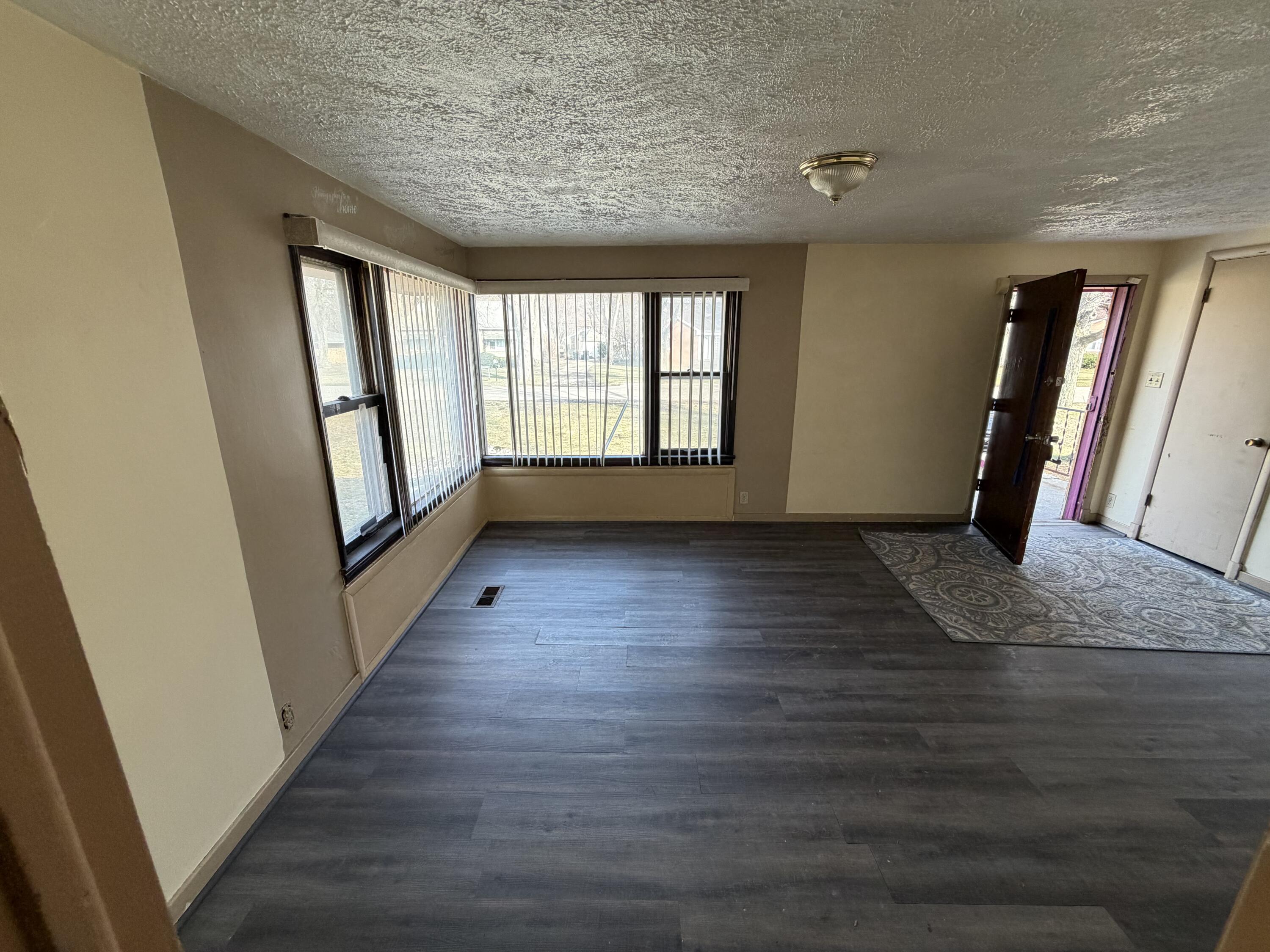 298 Bradford Road Benton Harbor, MI 49022 - Photo 6 of 27 IMG_1308